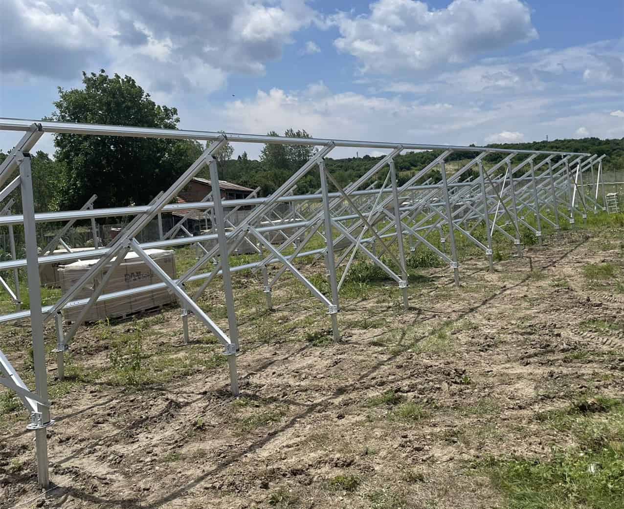 1MW مزرعة شمسية قيد الإنشاء في بلغاريا